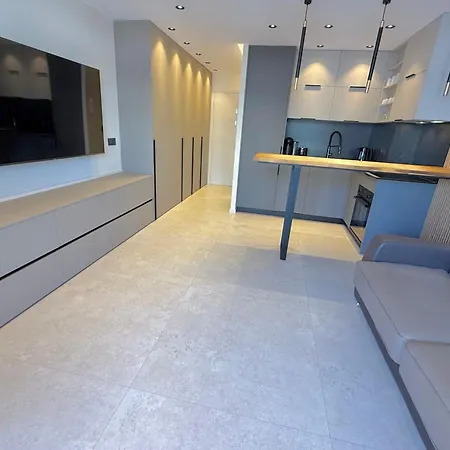 Les Pins - For 2 People - Wifi & Parking Apartment